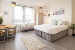 Host & Stay - Harbour Lights